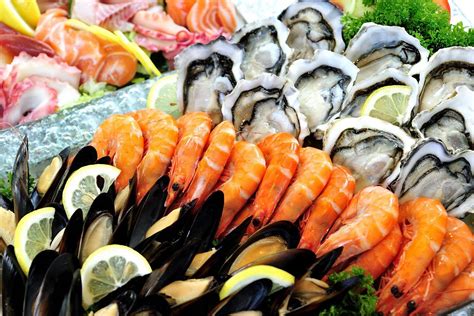 Fresh and High Quality Seafoods .